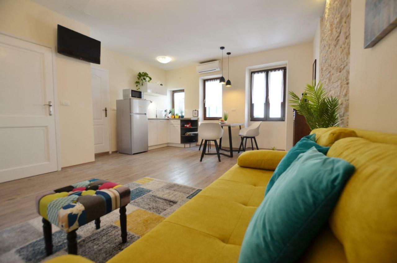 Bruno Apartment Ровин Екстериор снимка